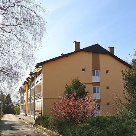 To Apartman Gunarasfuerdo Dombovar Exterior foto