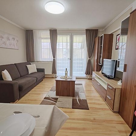 To Apartman Gunarasfuerdo Dombovar Exterior foto