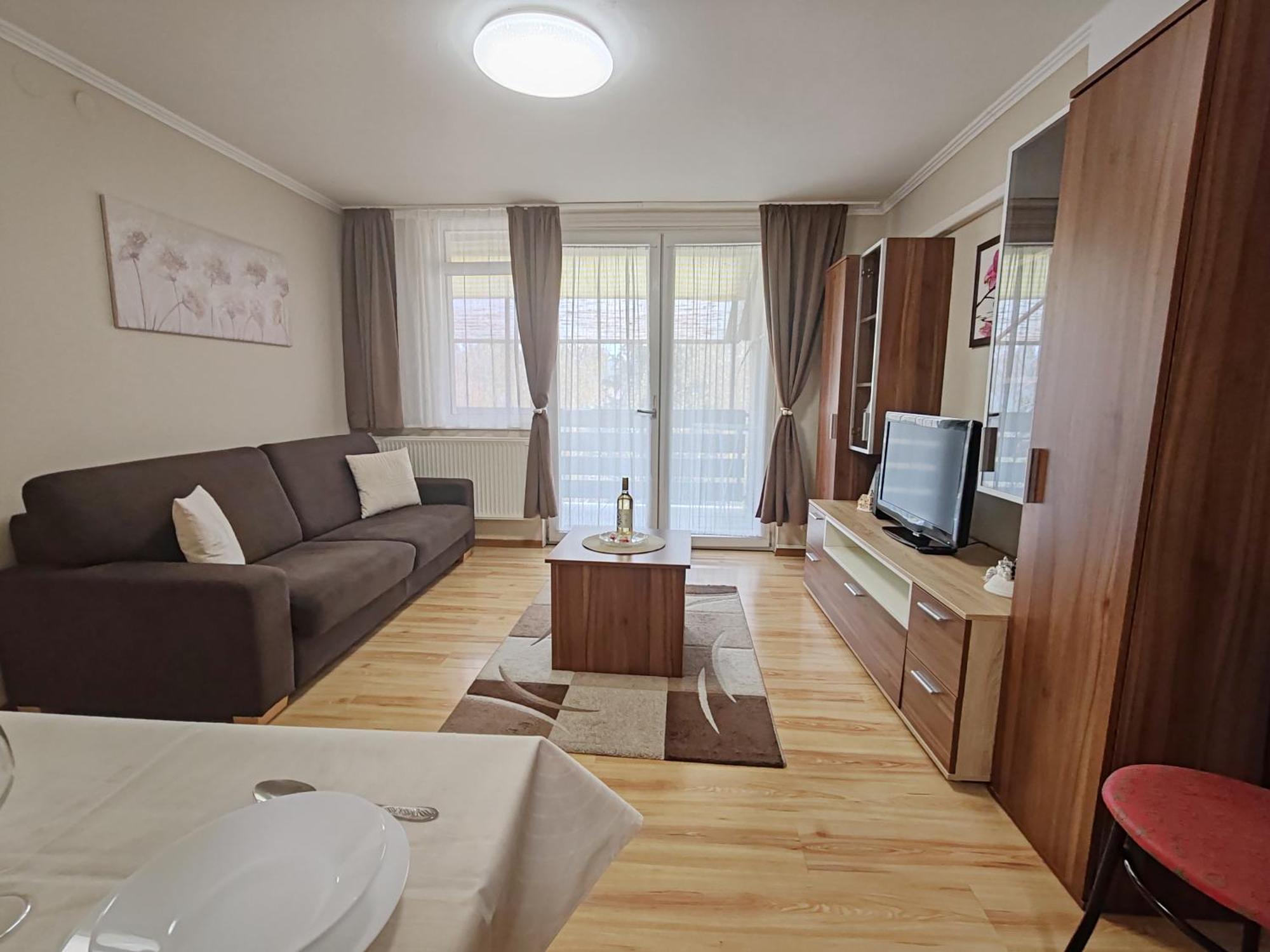 To Apartman Gunarasfuerdo Dombovar Exterior foto